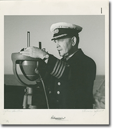 photo du Captain Thomas Farrar Smellie. Archives de la Compagnie de la Baie dHudson, Archives du Manitoba, Lorene Squire photographs taken for The Beaver magazine, Captain Smellie [aboard the Nascopie], HBCA 1981/28/50.